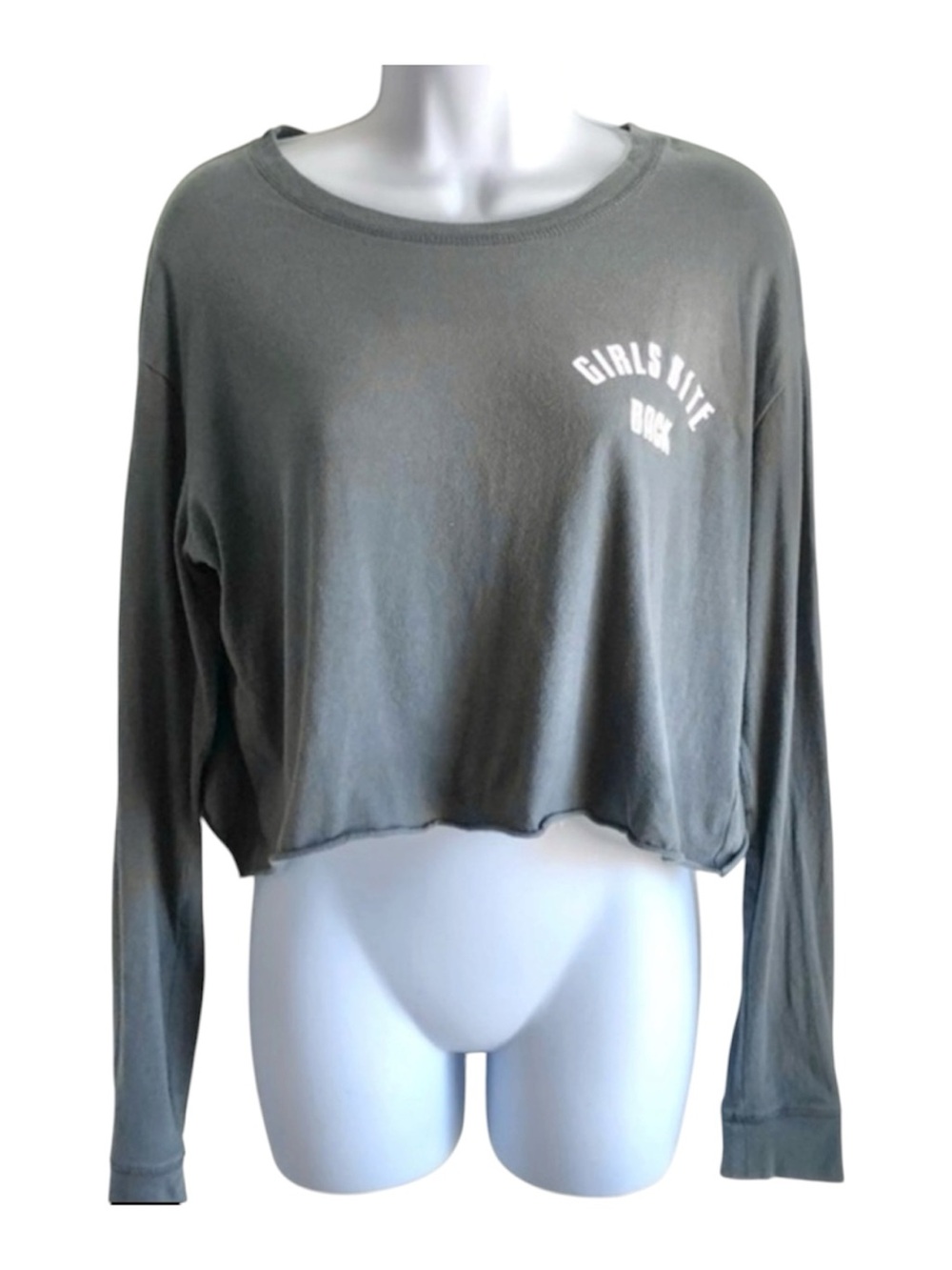 City Streets T-Shirt Size Medium Gray Long Sleeve Cropped Girls Bite Back